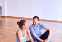 홈트레이닝의 장점과 단점 man in white tank top and gray pants sitting on blue yoga mat