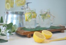건강관리를 위한 디톡스 음료 레시피 a couple of lemons sitting on top of a cutting board
