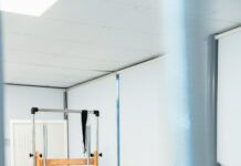 신체 정렬의 중요성, 필라테스로 몸의 균형 찾기 a woman is riding a stationary rowing machine