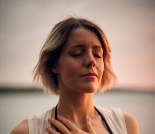 “이유 없이 짜증 나고 피곤하다면?” woman in white vest and black bikini with hand on chest