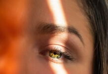 여름철 피부 건강 관리 portrait of woman face