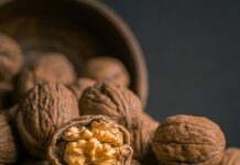 뇌 건강, 일상에서 챙기는 새로운 습관 바람 brown garlic on brown bowl