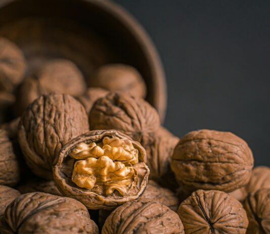 뇌 건강, 일상에서 챙기는 새로운 습관 바람 brown garlic on brown bowl